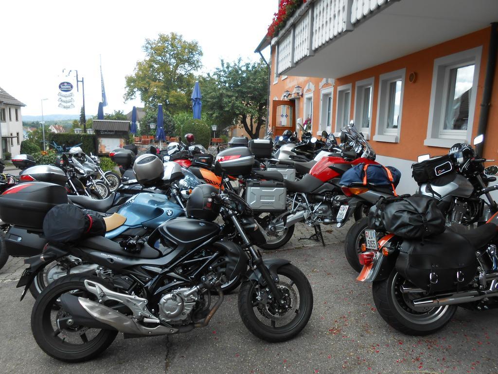 ホテルLandgasthof Schutzen Tengen エクステリア 写真